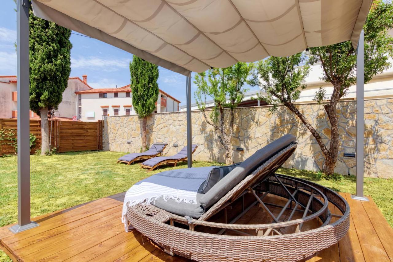 Holiday House "Laurus Garden" With Private Parking Medulin Exterior foto