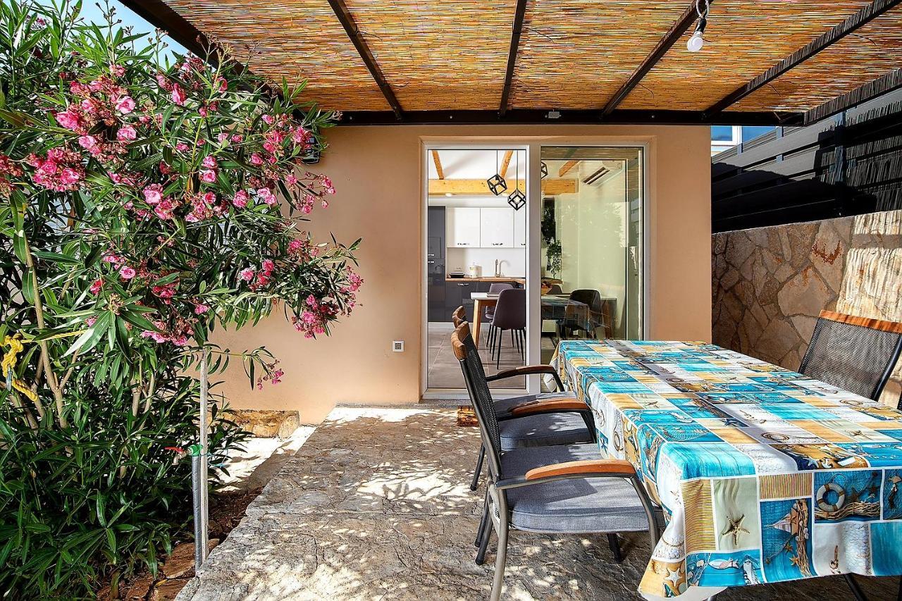 Holiday House "Laurus Garden" With Private Parking Medulin Exterior foto